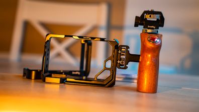 Smallrig 3081 Full Cage for Sony A7C + Smallrig 3089 L-Bracket + 9H Tempered Glass Screen Protector x2 + Monitor mount + Wooden recording side handle