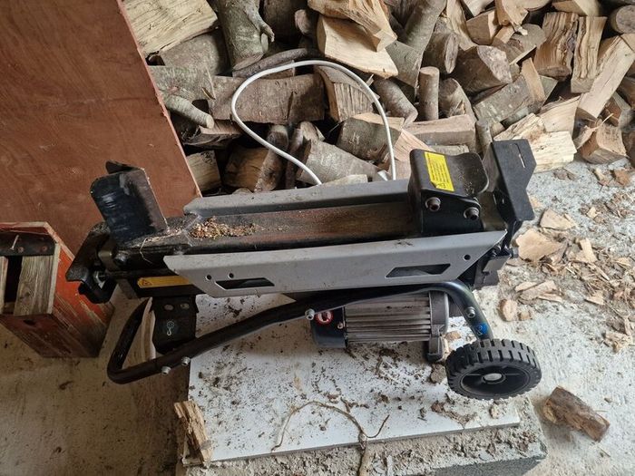 Log splitter