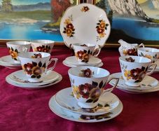 21 Piece Royal Tara Bone China Gold Gilt Red And Yellow Floral Tea Set For 6 Person Setting Made in Ireland