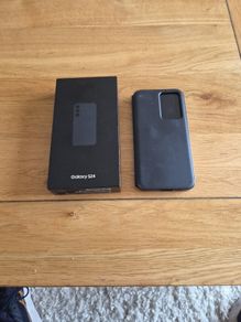Samsung S24 with flip cover and box