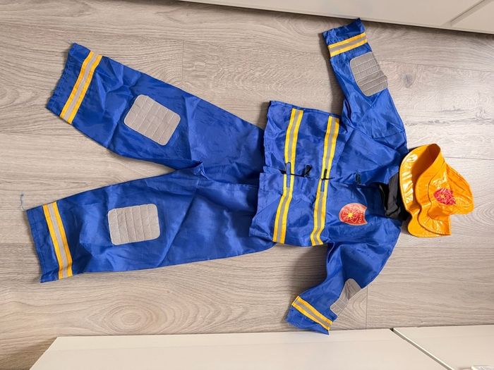 fireman costume - needs sewing - 3-4y