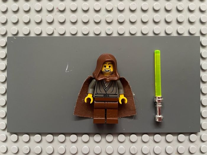 lego Star Wars sw0057 Jedi Knight (Jedi Bob) minifigure- Dark Gray Tunic, Brown Hood and Cape