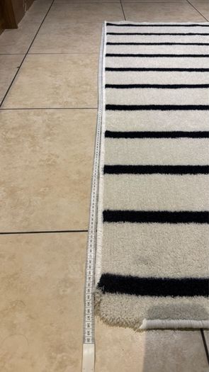 White/black stripes rug