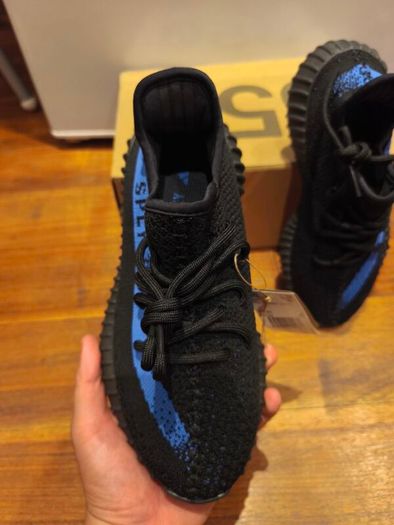 yeezy Boost 350 V2 dazzling blue ( 5/9/10 UK)