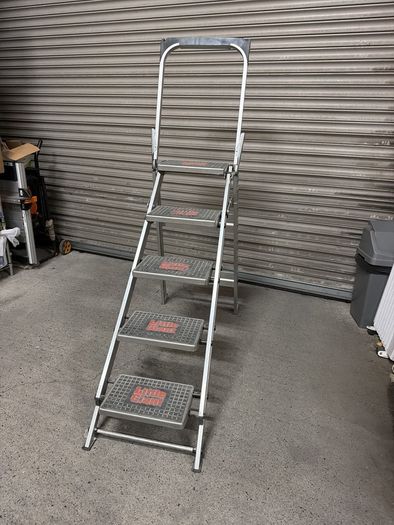 safety step ladder