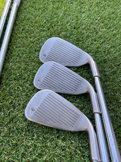 Left handed golf clubs