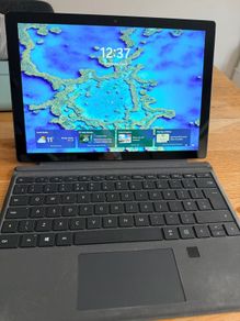 Microsoft Surface Pro 6 - with original pen