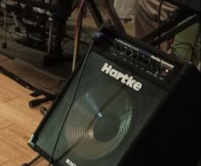 Hartke kickback 15" bass combo