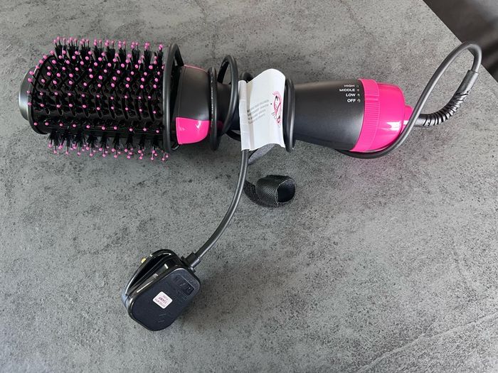 Hair dryer with large brush (as good as new)