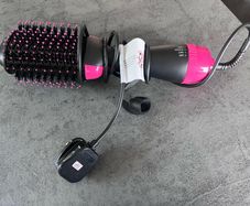 Hair dryer with large brush (as good as new)