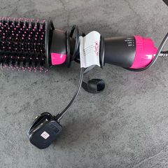 Hair dryer with large brush (as good as new)