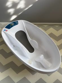 Aquascale baby bath