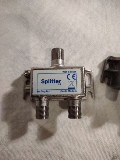Wall socket splitter X 2 Free viewing