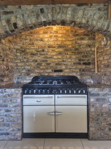 Stanley Dual Fuel Gas Range Electric Oven + Hood