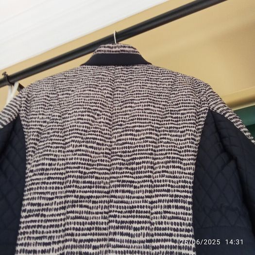 Ladies Gerry Weber Jacket . NOW REDUCED.Navy and Cream.Lining Navy.Fully Zipped.Perfectly clean.