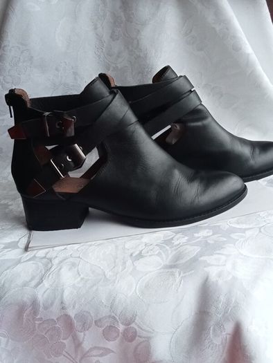 PRICE DROP, Fabulous "Jeffrey Campbell, Cut Out black leather ankle boots in perfect condition, Size 41/7