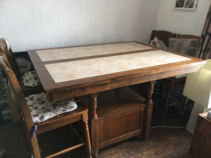 Table & chairs