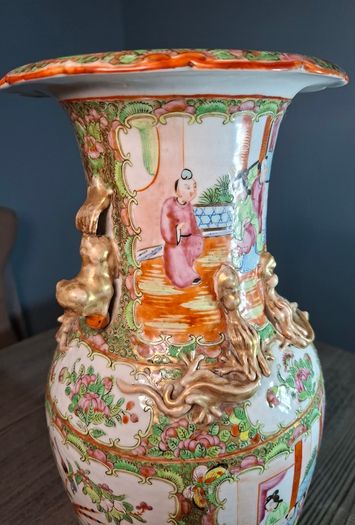 19th century Chinese Canton famille rose vase