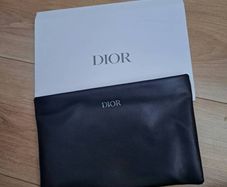 dior pouch