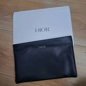 dior pouch
