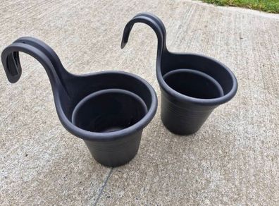 2 hanging flower pots