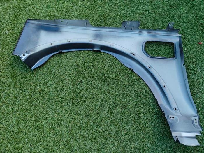 Land Rover Discovery - Front Drivers side wing