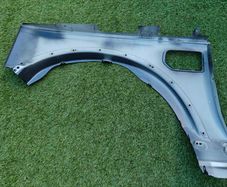 Land Rover Discovery - Front Drivers side wing