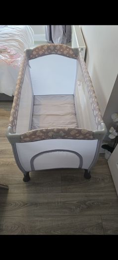 Hauck sleep and play travel cot