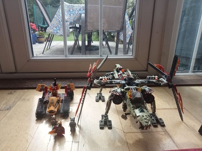 Lego Legends of Chima King Crominus rescue.