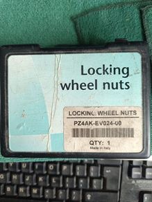 Toyota Avensis  Locking wheel nuts