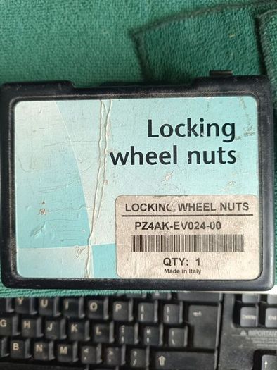 Toyota Avensis  Locking wheel nuts