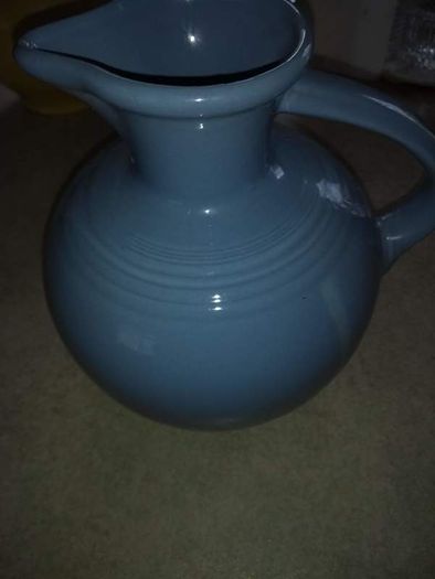 Set of 3 x 20.00 euro each large jug Fiesta made in USA.