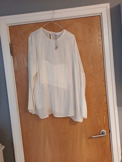 Primark  Long Sleeved  Blouse Or Long Top. S.16 -18.  B.N.W.T.