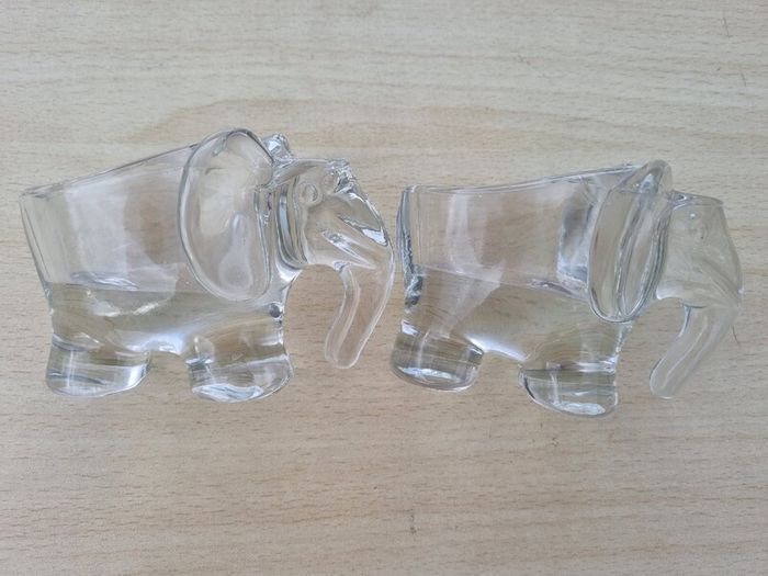 Vintage crystal elephant from Art Vannes