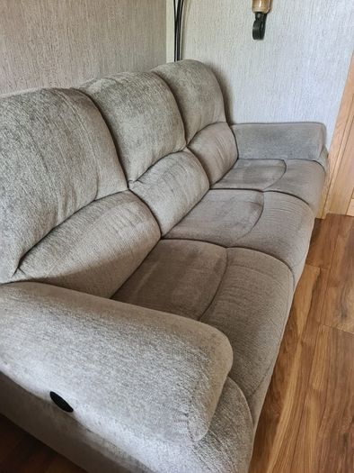 3 seater electric recliner.