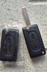 X2 Nissan 2-Button Flip Key Fob - Uncut Blade