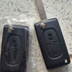 X2 Nissan 2-Button Flip Key Fob - Uncut Blade