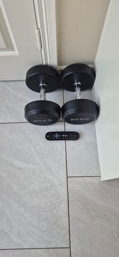 brand new 2x20kilo dumbbell weight set