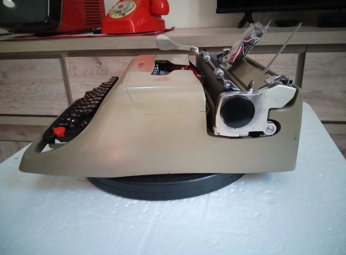 Olivetti Studio 44 Typewriter