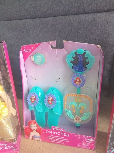 3 Disney Princess dolls & 2 Princess dress up sets