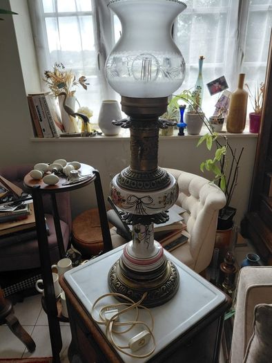 Antique table lamp habd painted ceramic body with ornate brass base works