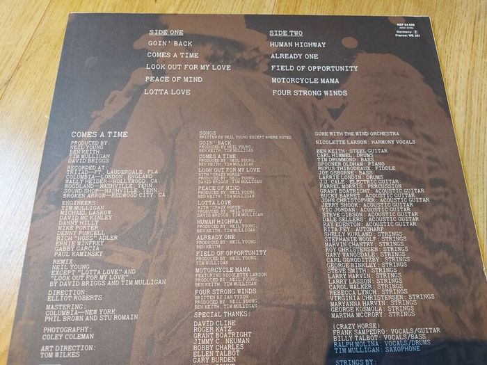 Neil Young - Comes A Time - Vinyl Record