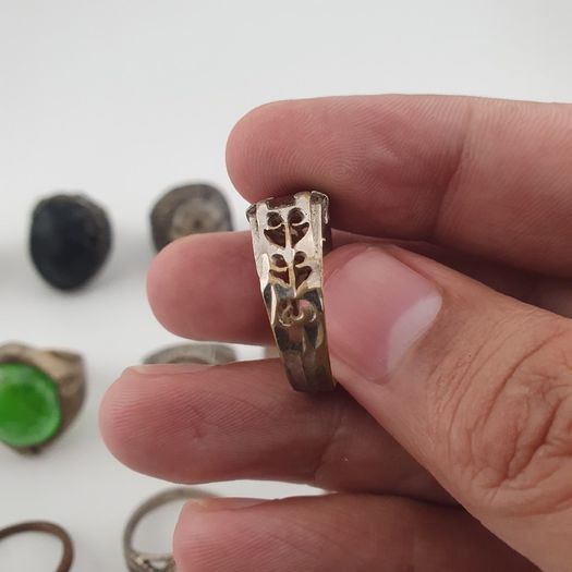 Antique 15 Heritage Style Rings Mixed Brass Glass & Decorative Stone Collection