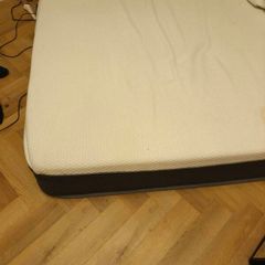 FREE Inofia Double Hybrid Mattress 4FT6 - Lightly Used