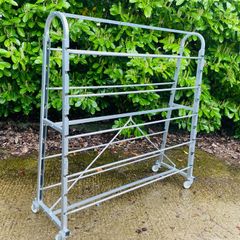 Shop Retail Rail - Top Quality - Adjustable Bars - Like New!