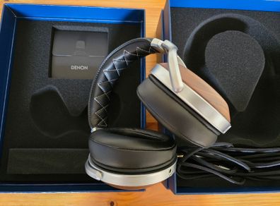Denon AH-D7200 headphones
