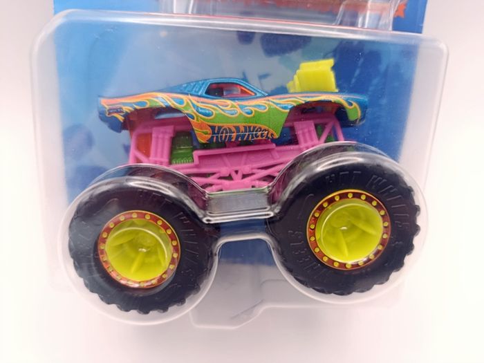 Hot Wheels 2024 Monster Trucks Rodger Dodger Combo with Crushed Car 1:64 New