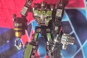 Transformers Legacy United Star Raider Lockdown Deluxe Class Figure