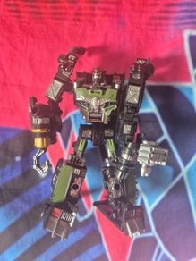 Transformers Legacy United Star Raider Lockdown Deluxe Class Figure