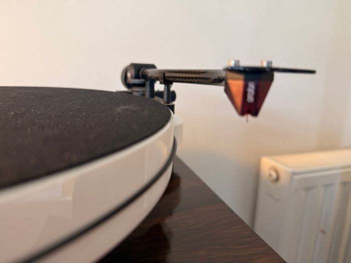 Pro-ject RPM 1 Carbon Turntable White